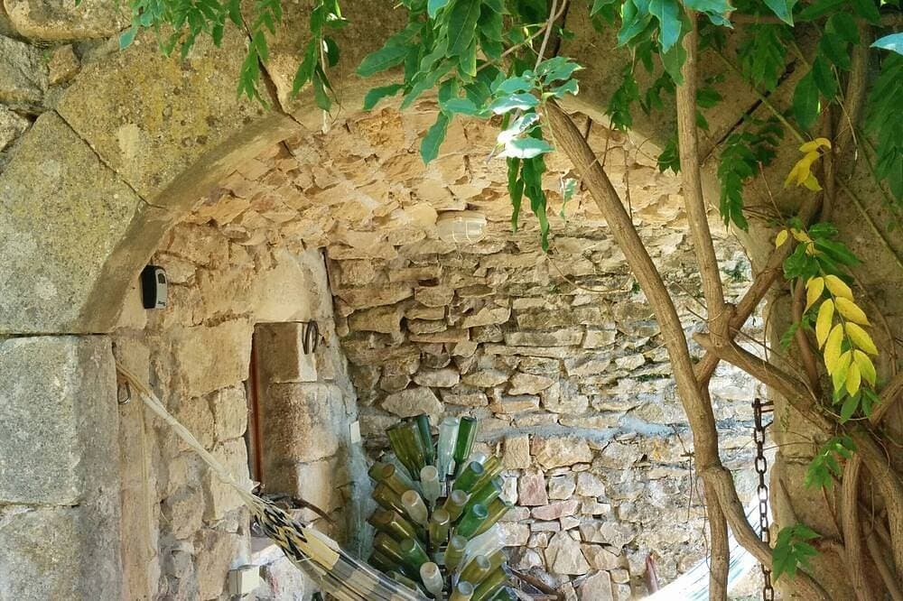 Foto 10 von 30: Wunderschön gelegenes authentisches Ferienhaus aus Naturstein mit kleinem Pool