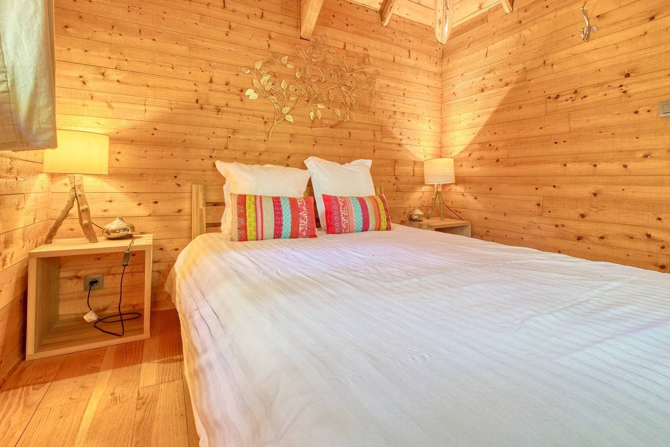 Foto 9 von 27: Cabane Amicie in den Bäumen – Natur-Retreat mit gemeinsamem beheiztem Innenpool