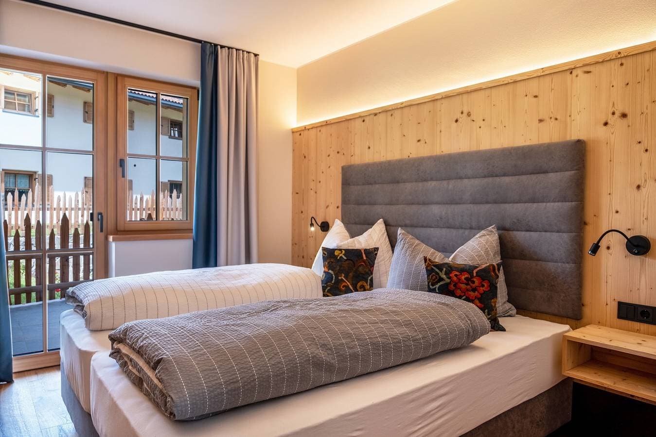 Foto 5 von 39: Ferienwohnung "Schlosshof Hoamat" mit Bergblick, Terrassen und WLAN