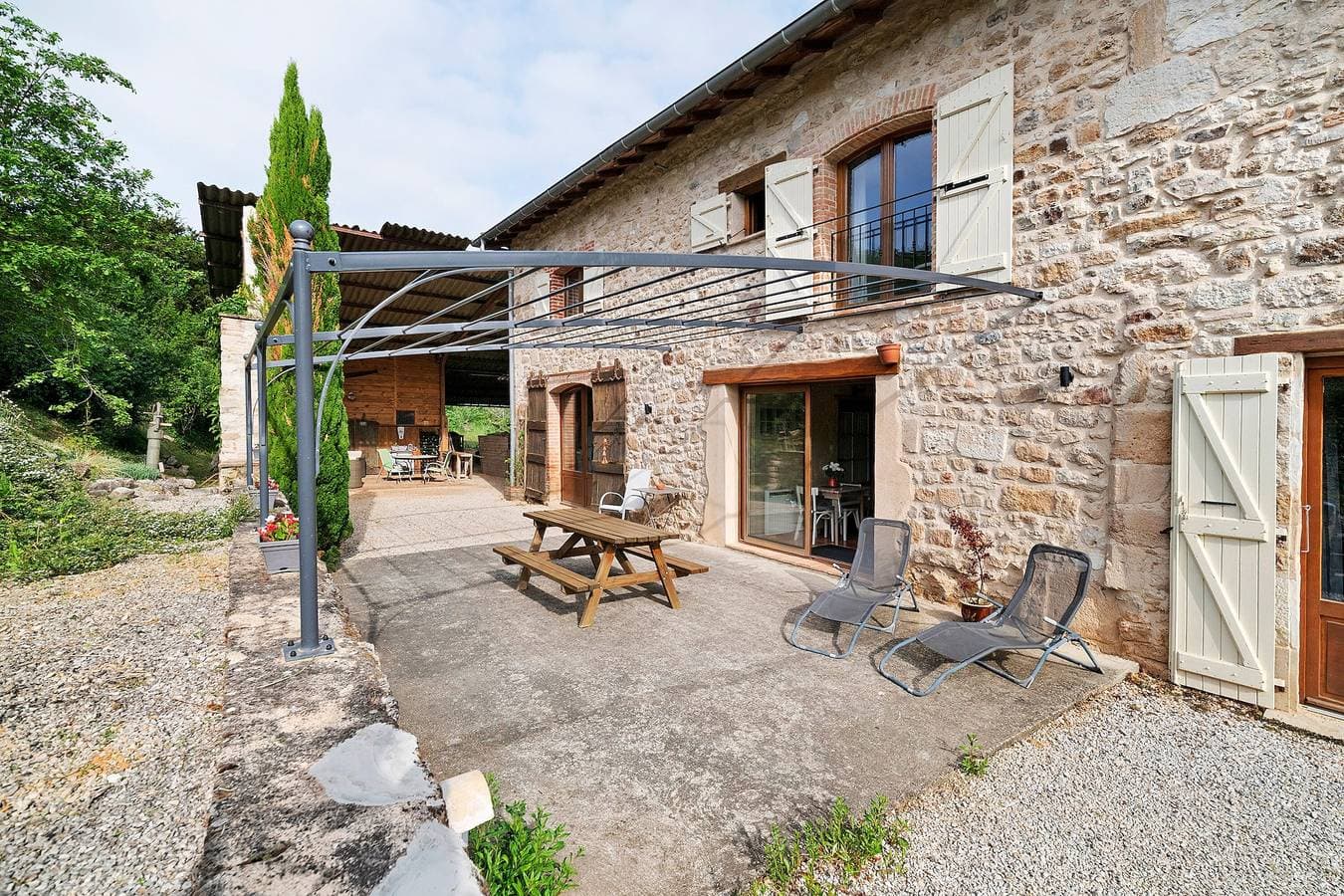 Foto 7 von 25: Gästezimmer Acacia mit gemeinsamer Terrasse und Garten