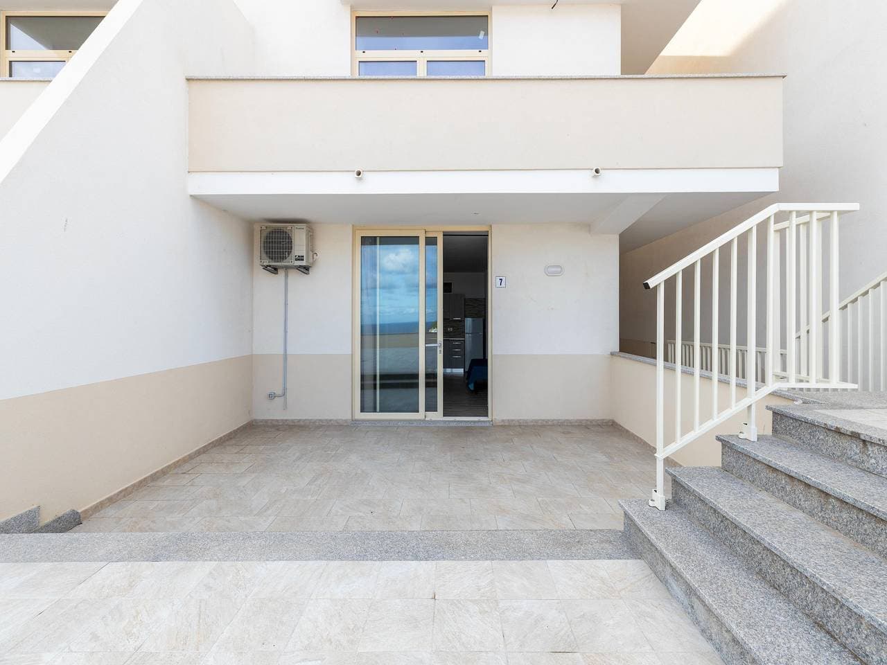 Foto 10 von 29: Aria condizionata e terrazza vista mare