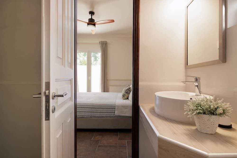 Foto 4 von 30: Villa St. Nicholas House, Family Friendly, Large Heated Pool, 300m to the beach.