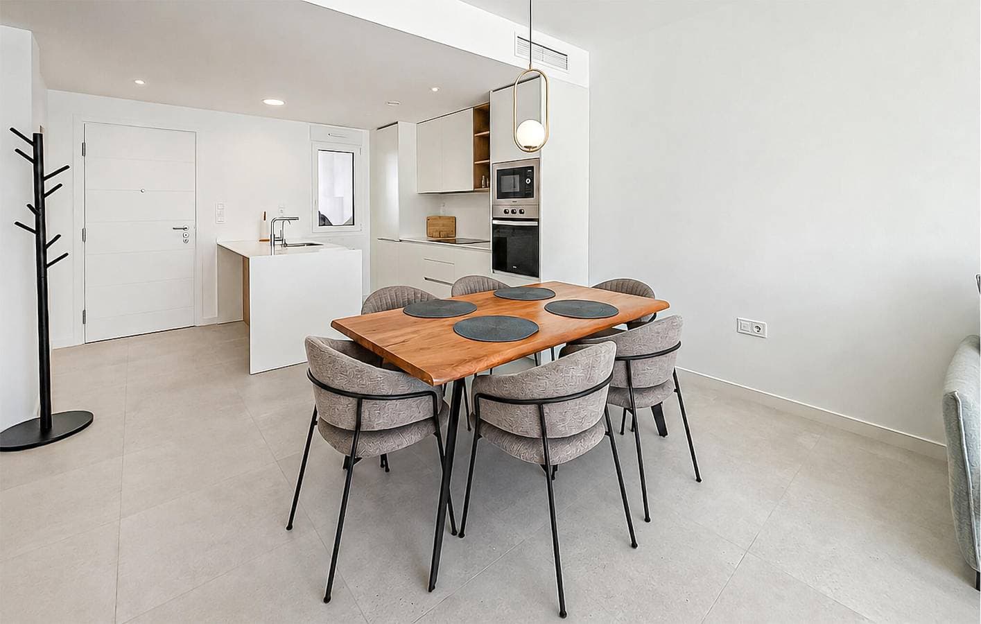 Foto 5 von 20: Gemütliche 109 m² große Wohnung mit Pool, Terrasse und WLAN, 600 m vom Stadtzentrum entfernt