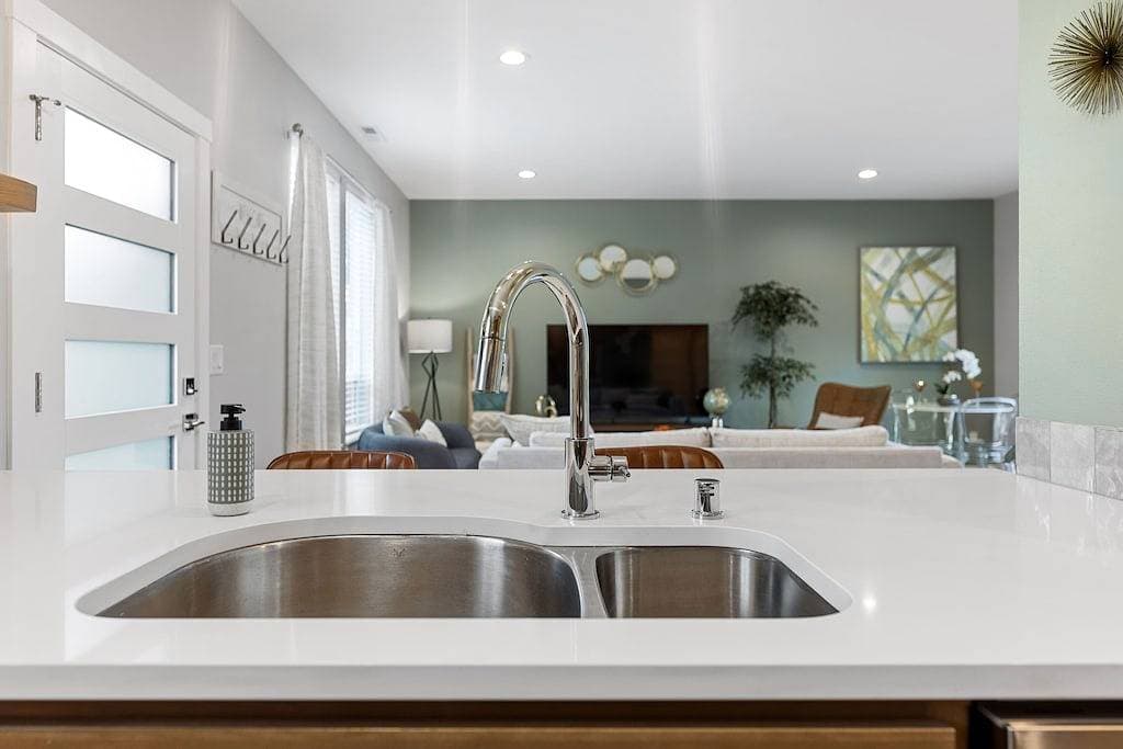 Foto 13 von 36: Newly Built! 3 Bedroom near Downtown Vancouver