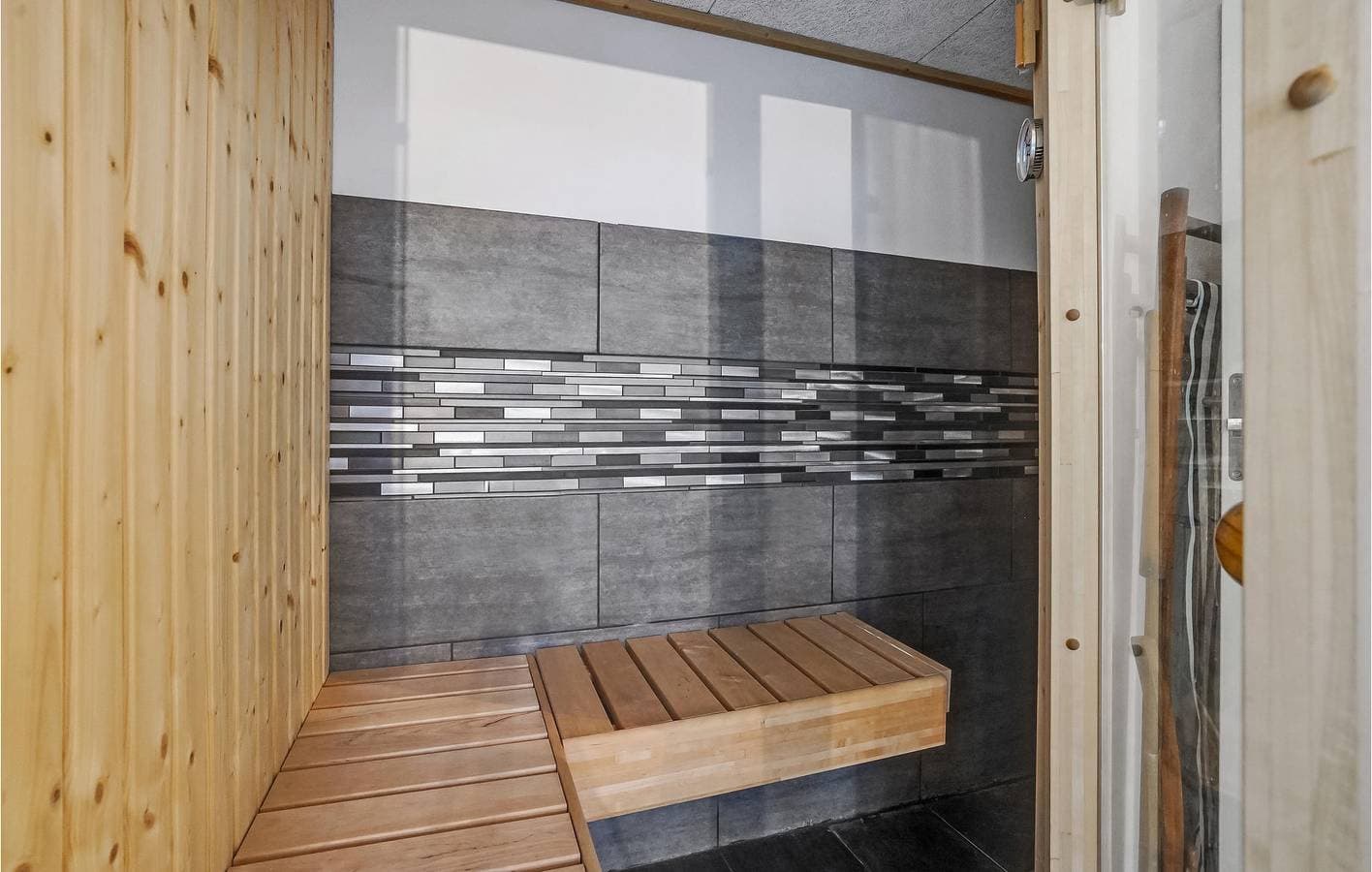 Foto 8 von 33: Ferienhaus für 8 Personen mit Pool