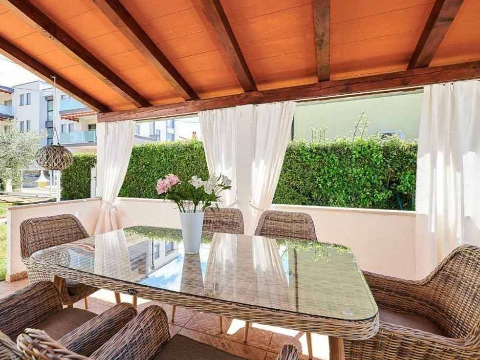 Foto 11 von 25: Ferienhaus mit Klimaanlage und Terrasse