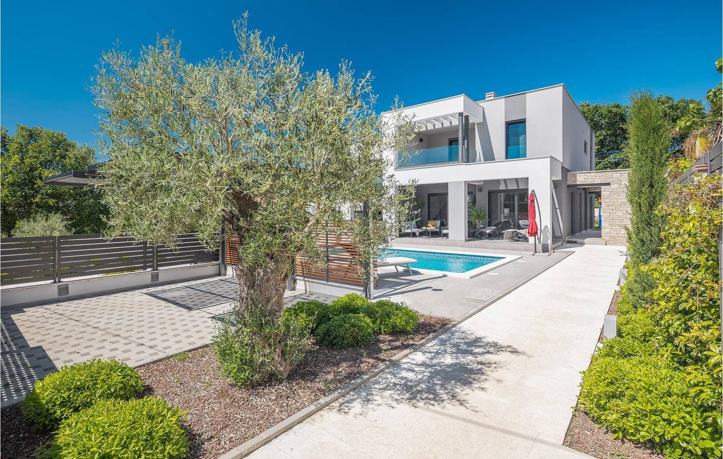Foto 10 von 41: Gemütliche 1-Zimmer-Wohnung mit Terrasse, 1,5 km vom Strand Bijeca entfernt