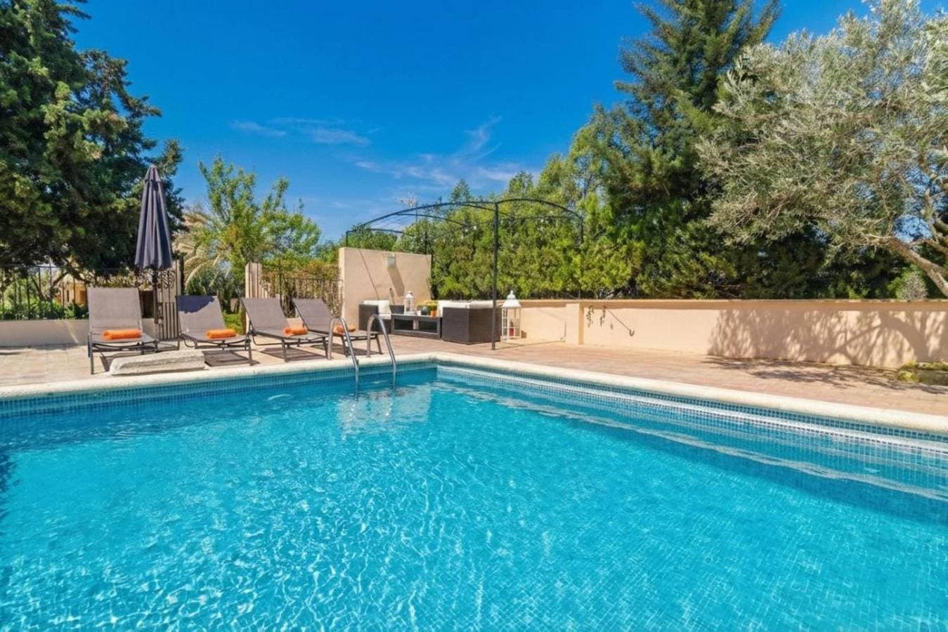 Foto 3 von 24: Sort Nova - Schöne Villa mit privatem Pool und kostenloses WLAN