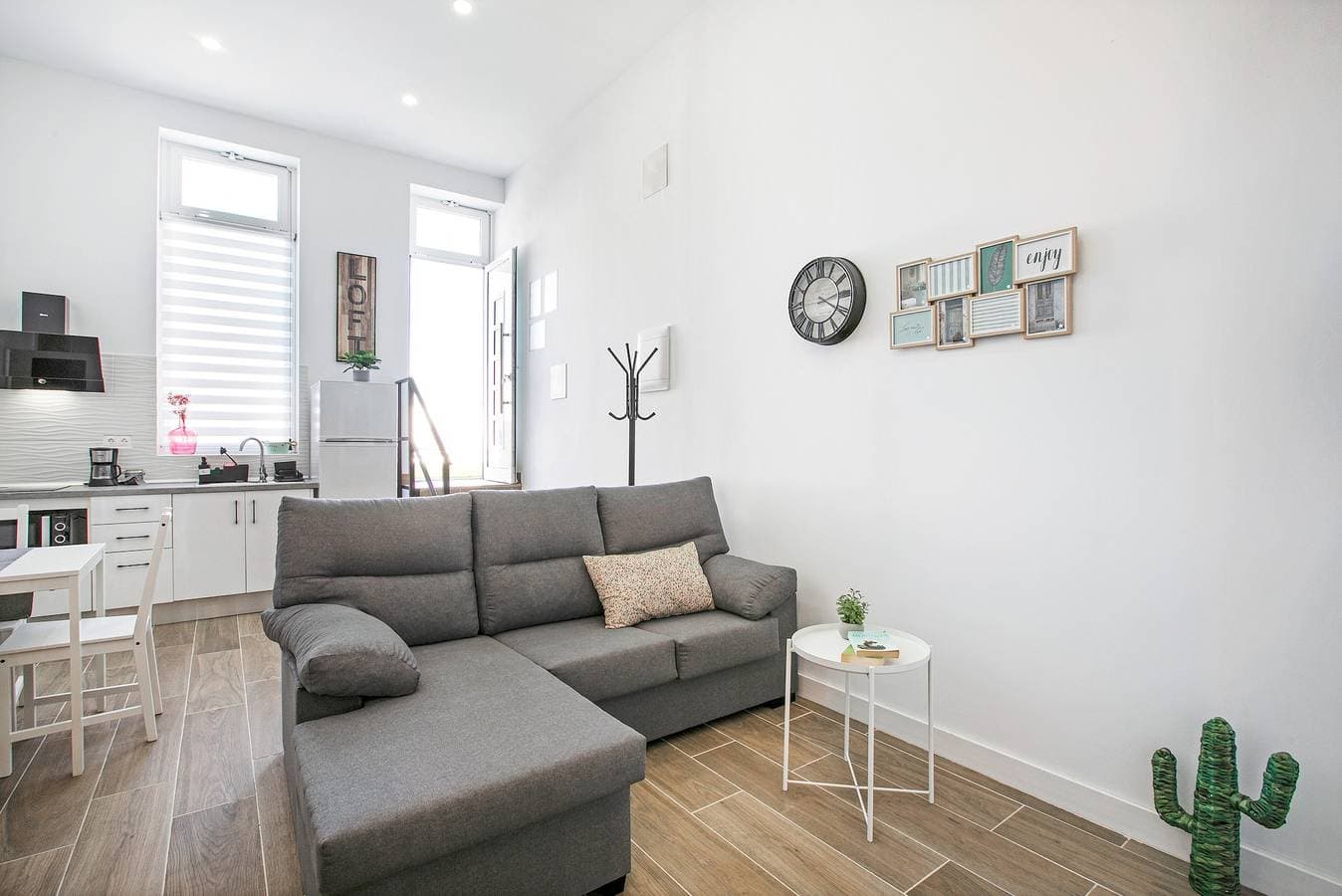 Foto 3 von 26: Ferienwohnung 'Loft El Ramonal' mit privatem Garten und WLAN