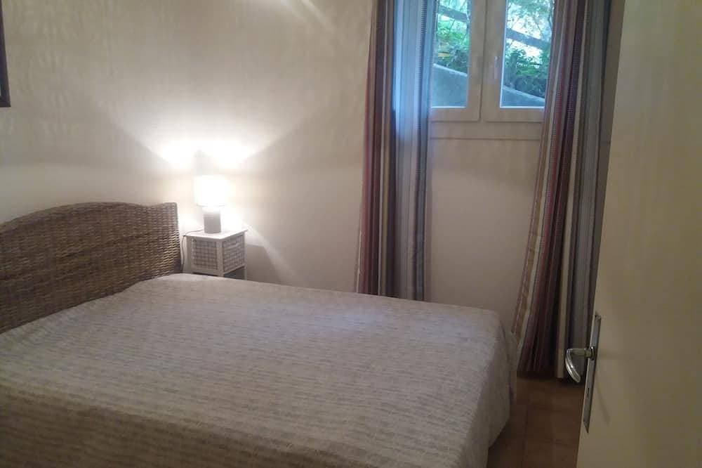 Foto 3 von 9: Beautiful, fully-equipped, climate-controlled, sea-view apartment in Le Rayol, sleeps 2 to 4.