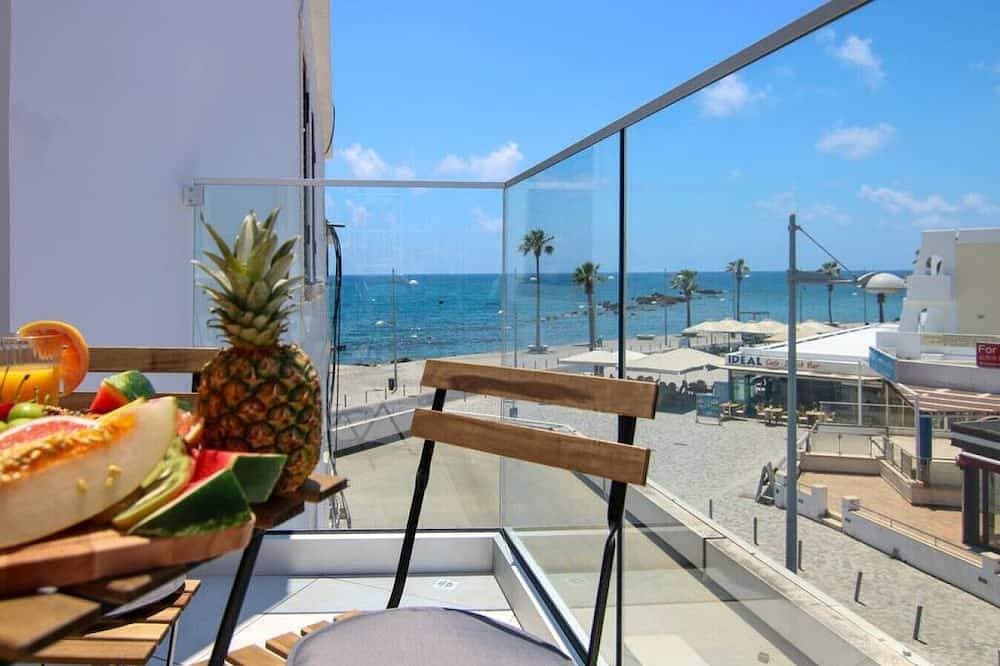 Phaedrus Living: Seaside Luxury Flat Lighthouse 74 1