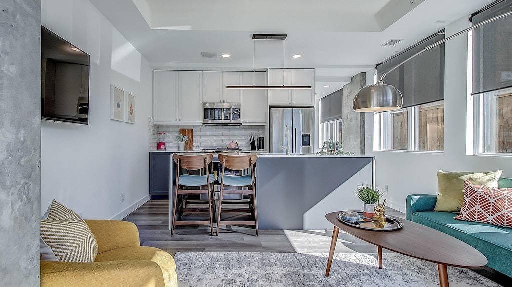Vibrant & Modern Condo with Patio near Lrt 1