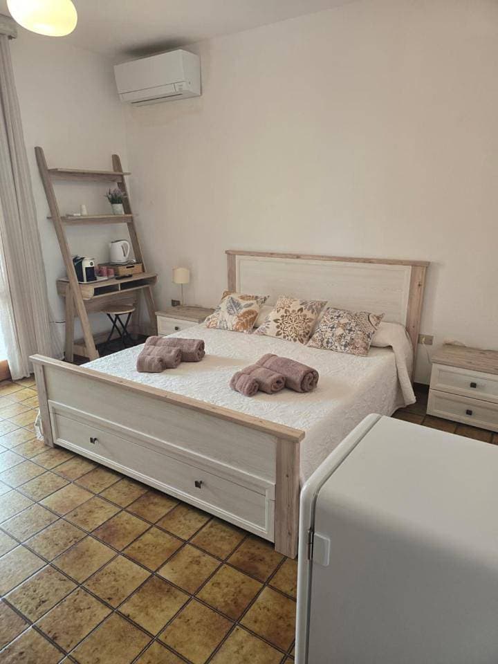 Foto 10 von 11: Double Room with Private External Bathroom