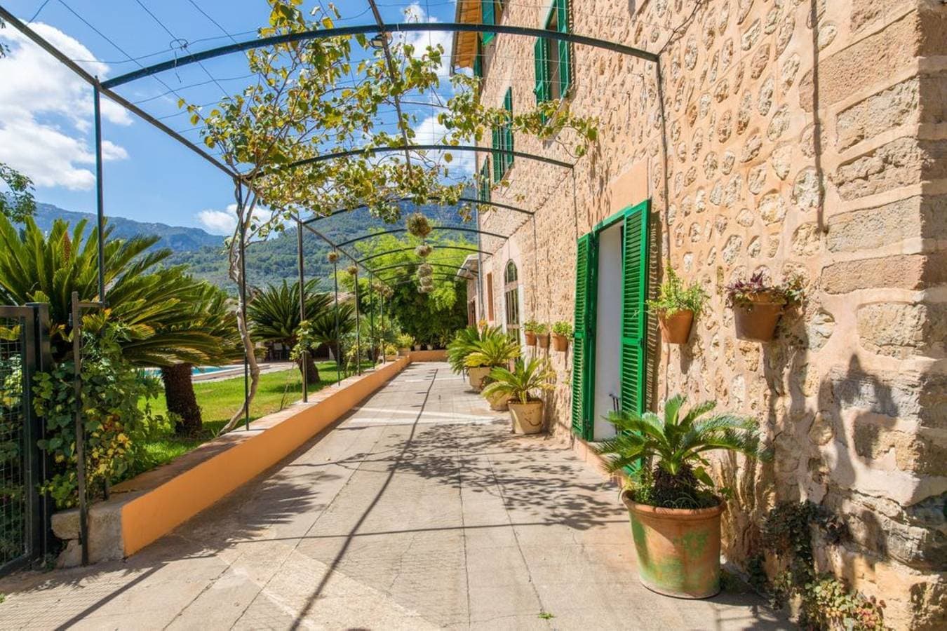 Foto 5 von 31: Villa Rae mit Bergblick, Wi-Fi, Garten, Terrasse & Pool