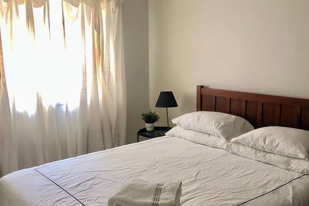 Foto 2 von 19: Cozy Apartment Cascais, Estoril, 4 min to the Beach