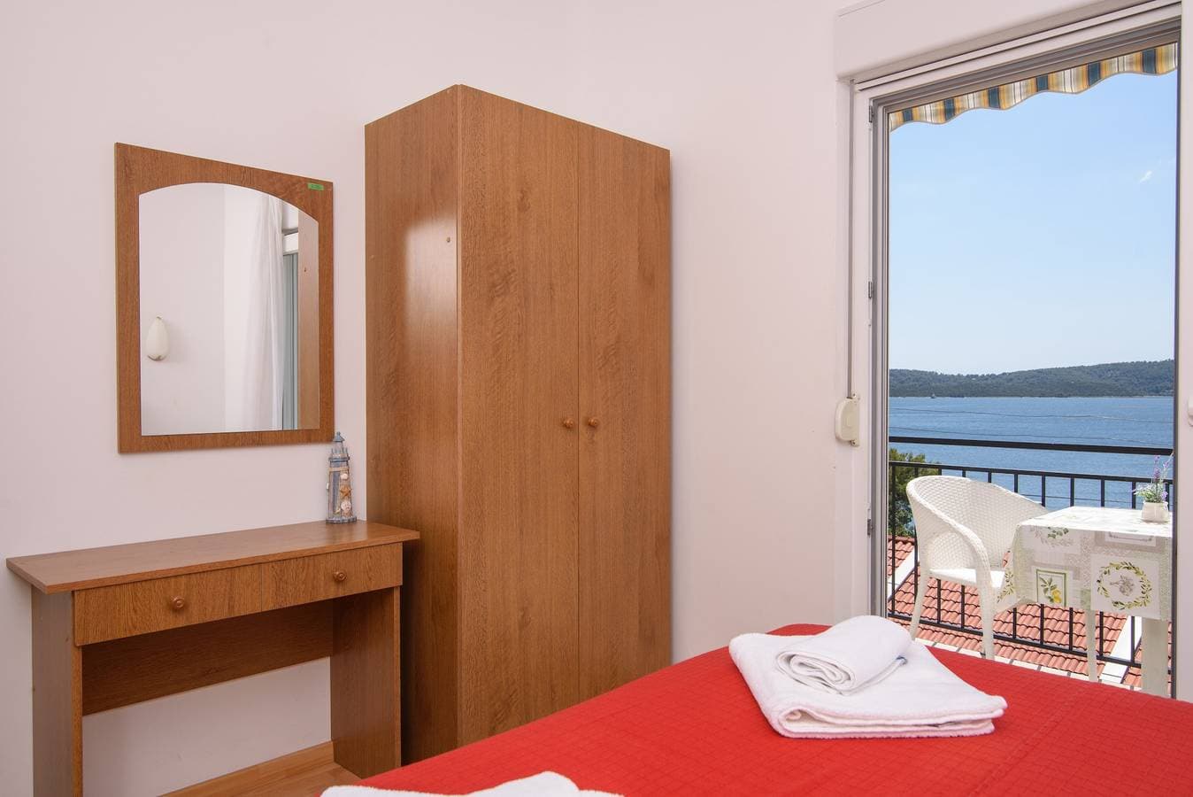 Foto 8 von 35: Ferienwohnung für 4 Personen mit Meerblick