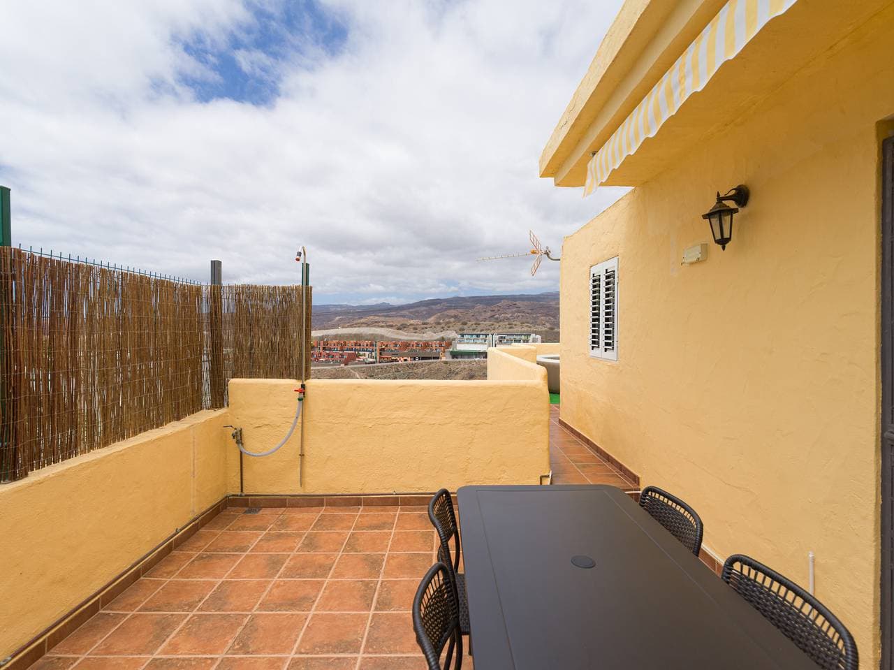 Foto 9 von 37: Private Solarium Home -  Terrace & Beach Views