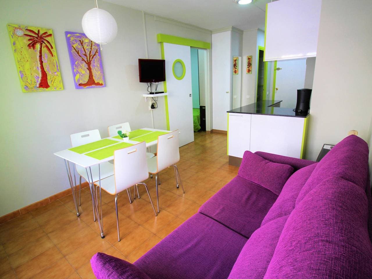 Foto 6 von 26: Renoviertes Studio mit Balkon im Zentrum von Roses, nahe Wanderwegen und Buchten. Klimaanlage, 4 Pers.
