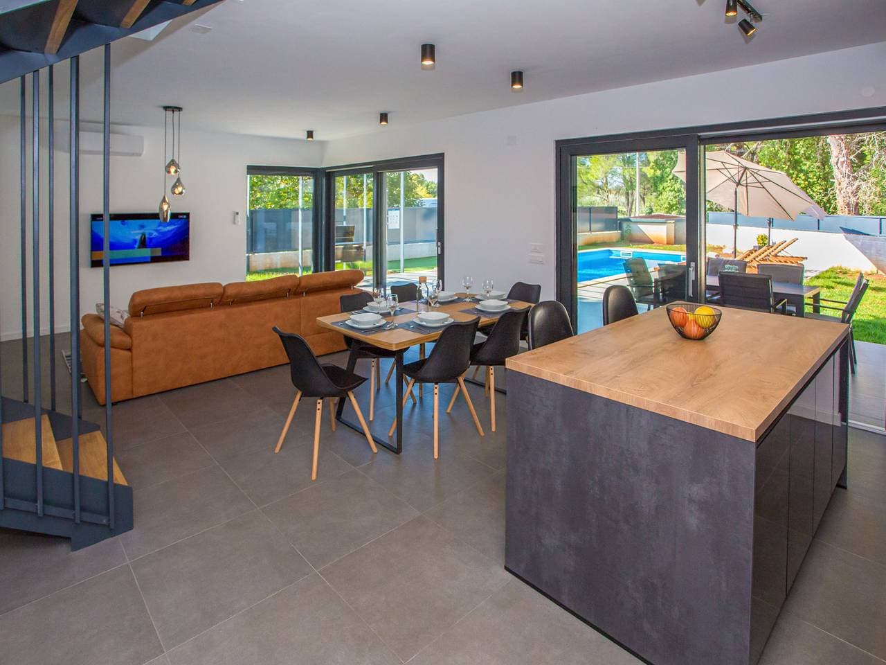 Foto 9 von 33: Rustikale Ferienwohnung mit Terrasse und Blick ins Grüne