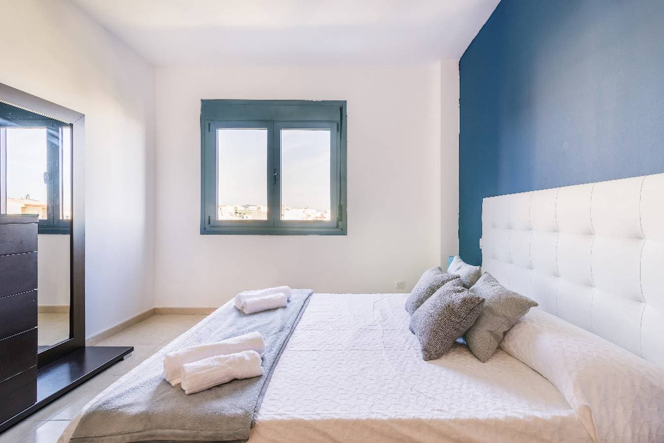 Click&Guest · Blue & White House 1