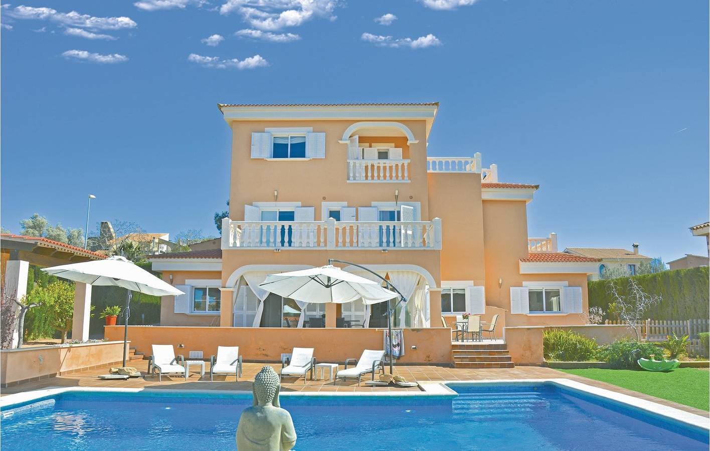 Geräumiges Apartment mit Pool, Küche & WiFi - Nähe Strand & Stadt 1