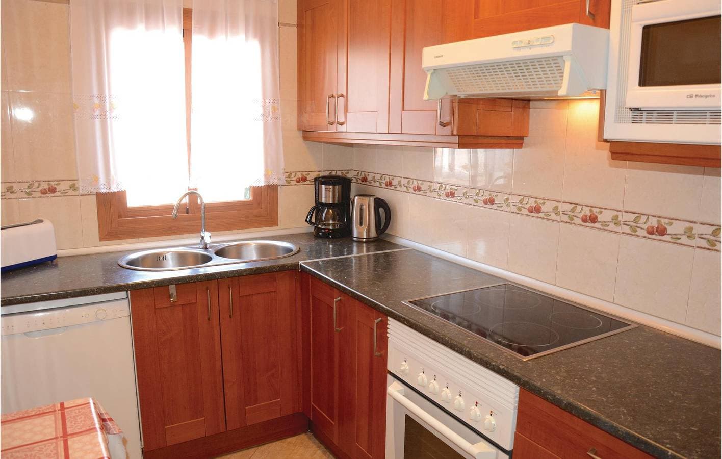 Foto 4 von 29: Appartement am Strand: AC, Parkplatz, Küche & Internet
