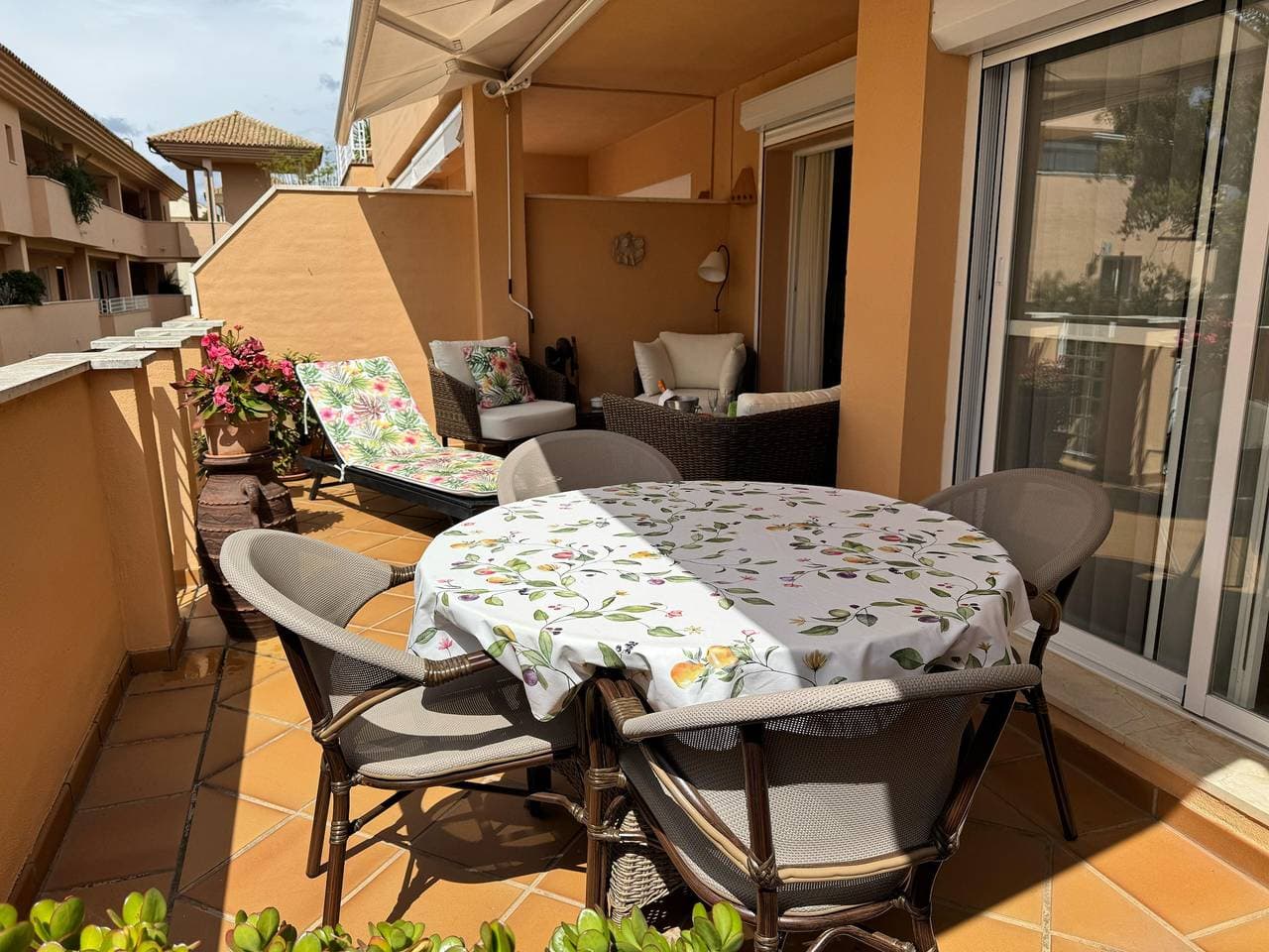 Foto 3 von 17: Ferienwohnung 'Elviria Gardens' mit Gemeinschaftspool, Wi-Fi und Klimaanlage