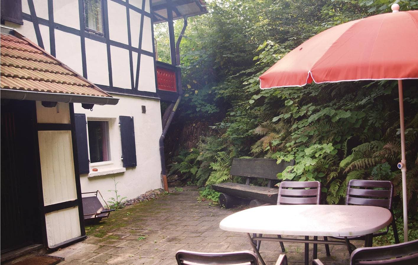 Foto 6 von 28: Gemütliche Ferienwohnung mit Terrasse, Parkplatz und Satelliten-TV - 2km nach Cattenstedt