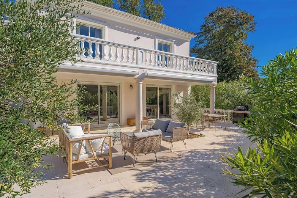Foto 10 von 11: Villa 150m² with swimming pool, 100m² terrace and air conditioning - quiet location