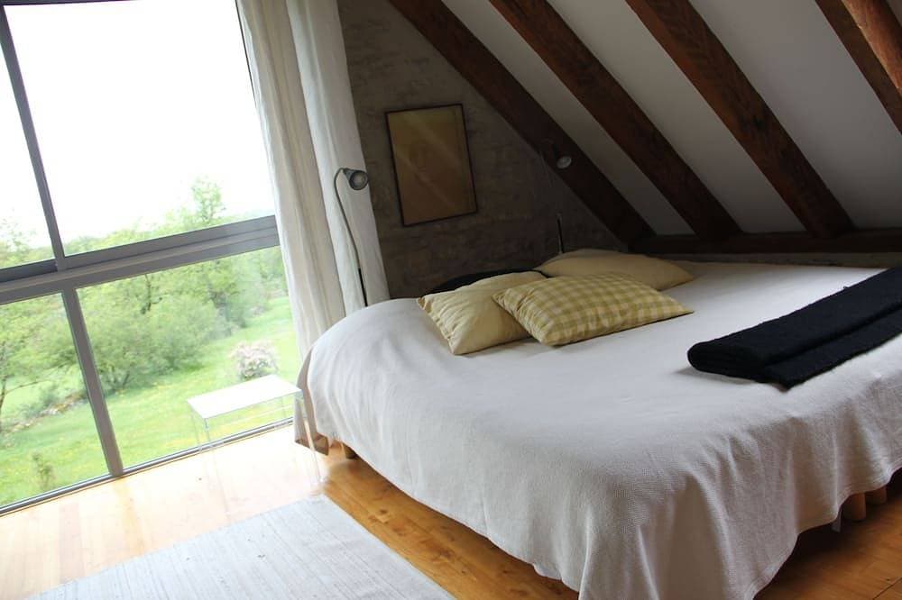 Foto 8 von 30: Eine authentische Scheune aus weißem Stein, renoviert für 4 Personen, mit Kamin