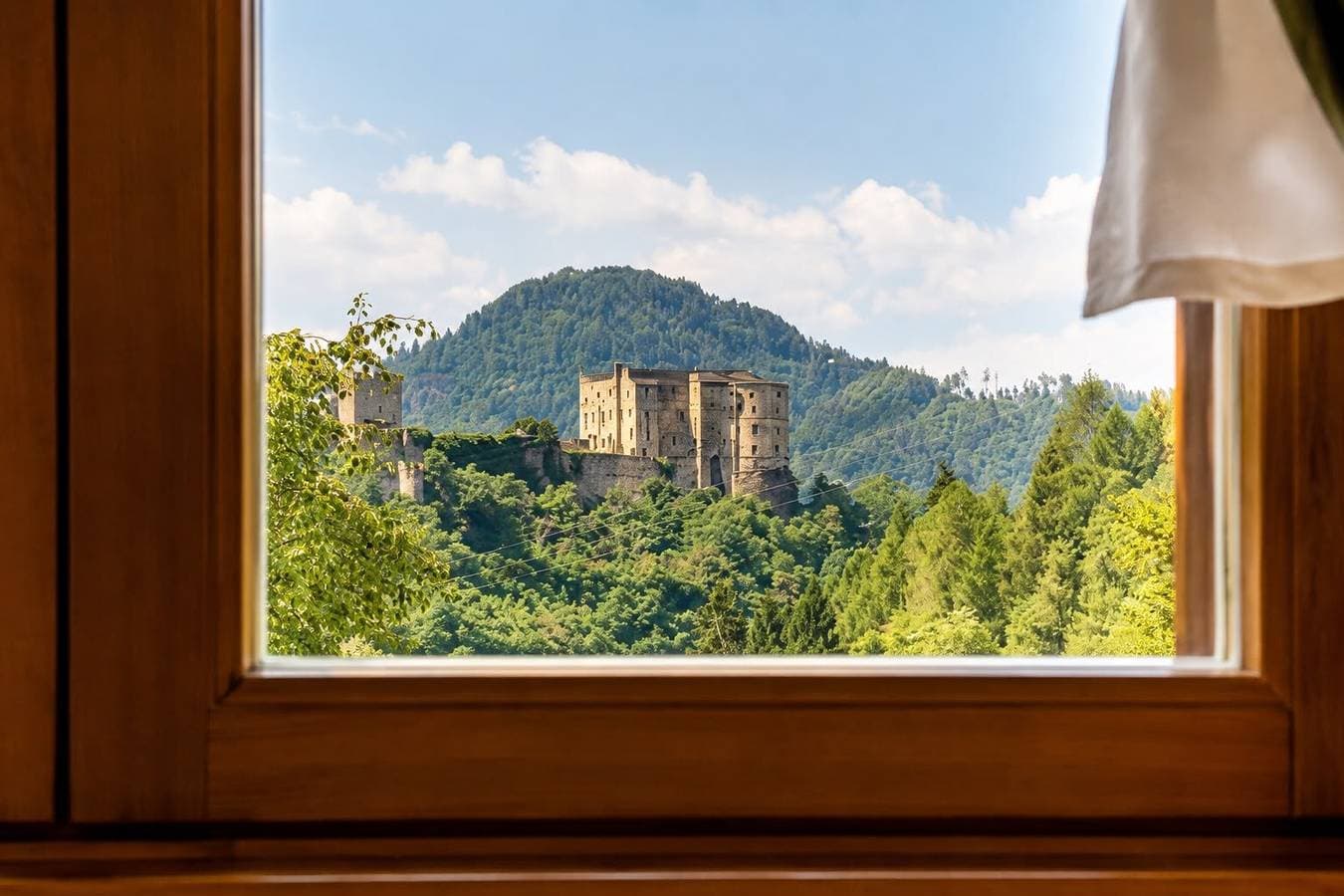Foto 8 von 21: Zimmer „Camera Genziana“ mit Bergblick, WLAN und Klimaanlage