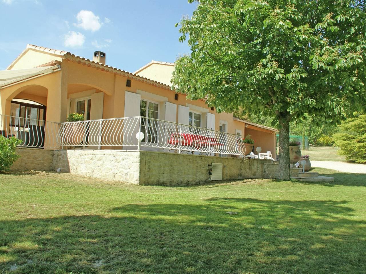 Villa in Reillanne mit Pool 1