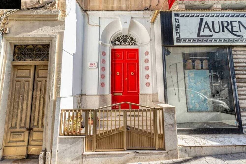 Foto 9 von 16: Studio Haven in Vibrant Sliema Neighborhood