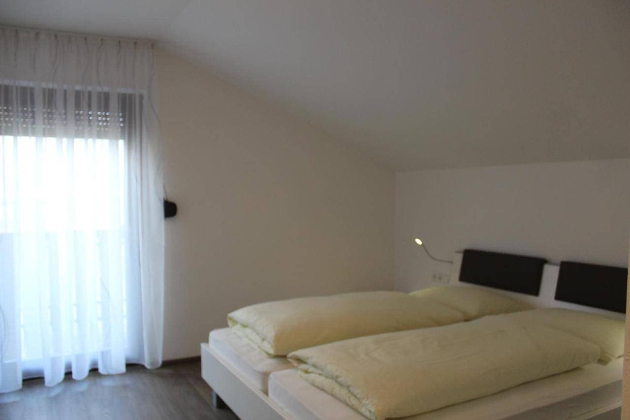 Foto 2 von 9: Double Room with Balcony (2 Adults + 1 Child)