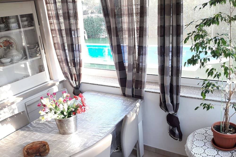 Foto 11 von 30: Villa Terma with Private Pool, Garden And Play Area - Free WiFi!
