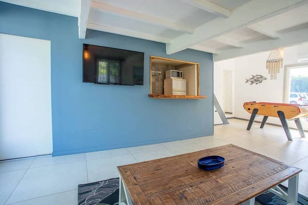 Foto 10 von 18: Spacious Villa, Tennis Court, Large Park