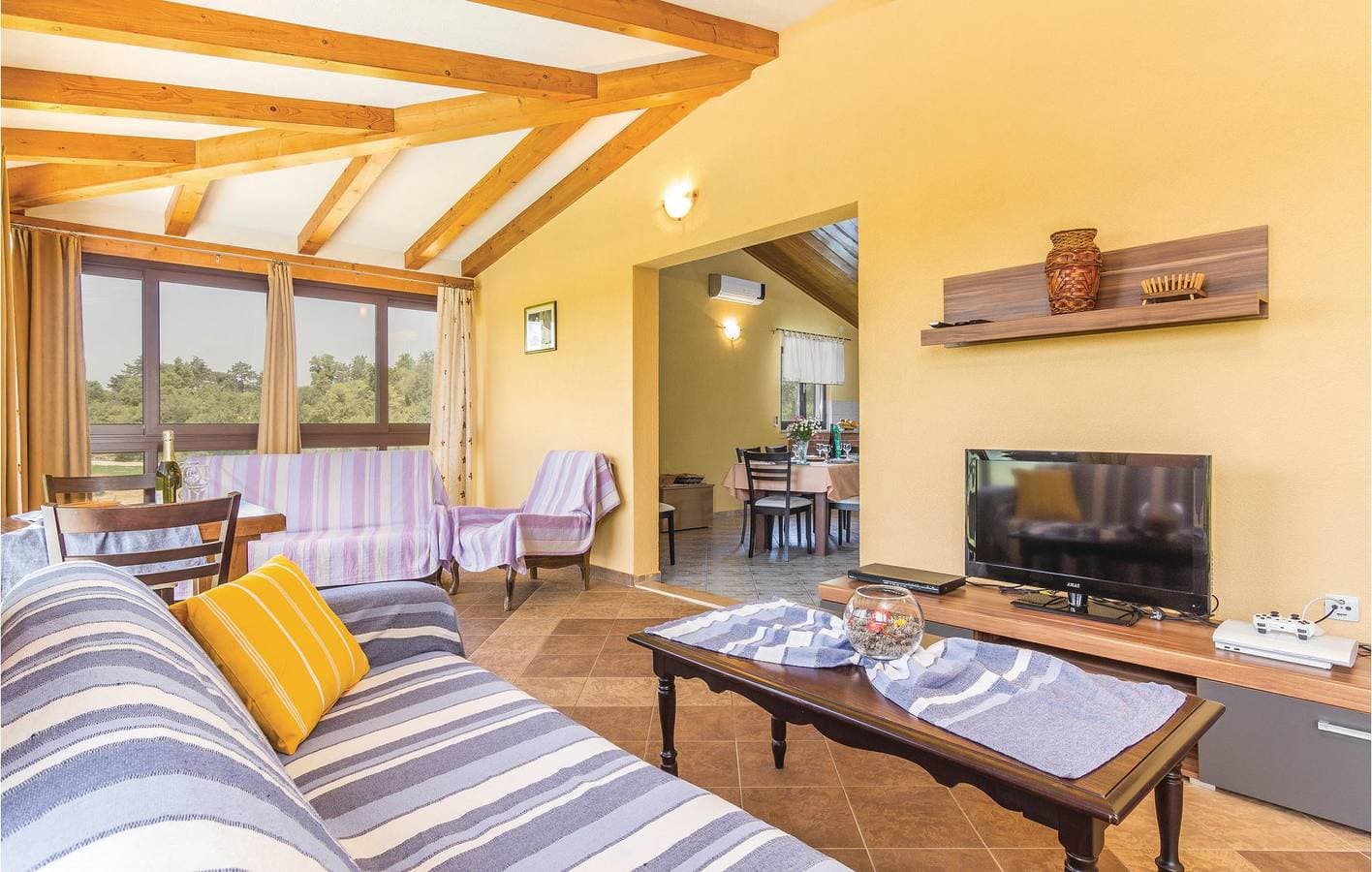 Foto 10 von 48: Geräumige 150 m² große Wohnung mit Terrasse und WLAN in der Nähe des Stadtzentrums von Karojba