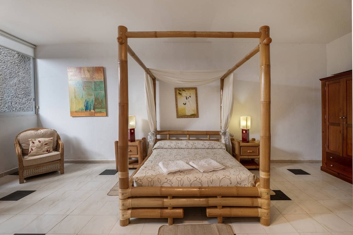 Foto 11 von 34: Ferienvilla 'Playa Del Duque' mit privater Terrasse, WLAN und Klimaanlage