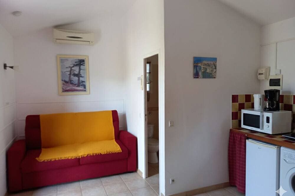 Foto 10 von 22: Mini villa studio cosy air-conditioned 21 m2 for 1 couple, swimming pool