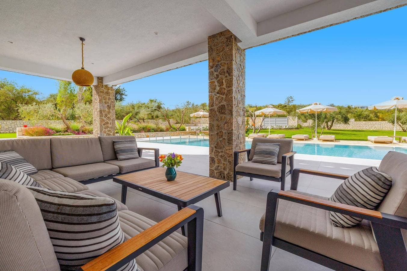 Foto 8 von 50: Villa für 14 Personen mit Garten