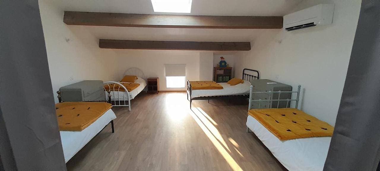 Foto 3 von 8: Three-Bedroom House