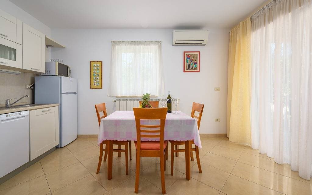 Foto 11 von 54: Ferienwohnung in Bašanija mit Terrasse, Klimaanlage, W-Lan (113-2)