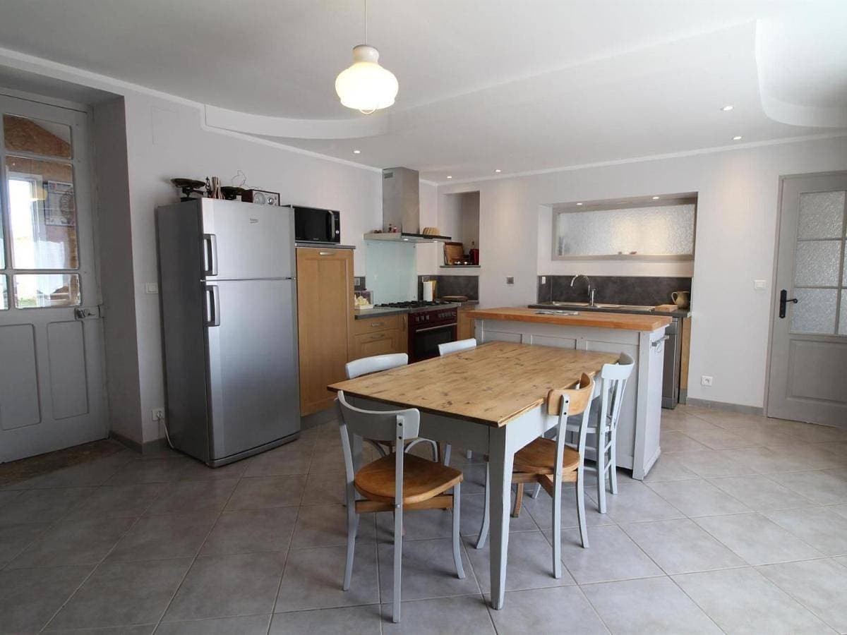 Gîte rénové avec jardin clos, animaux acceptés, parking inclus - FR-1-583-318 1