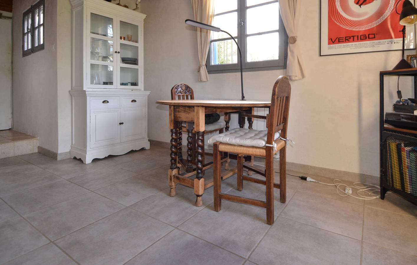 Foto 9 von 25: Modernes Apartment mit Pool, Parkplatz, Garten & WiFi