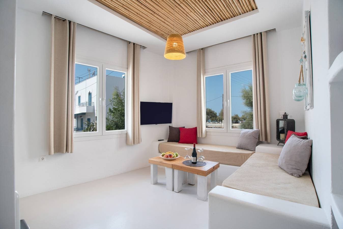 Helmos Family Studio 1