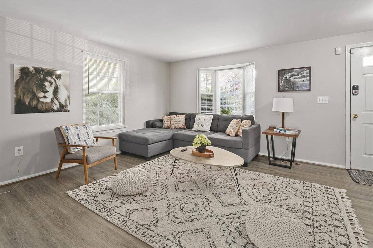 Luxury End Unit Townhome Just 40 Minutes from DC, Pet-Friendly, Privacy Fenced 1