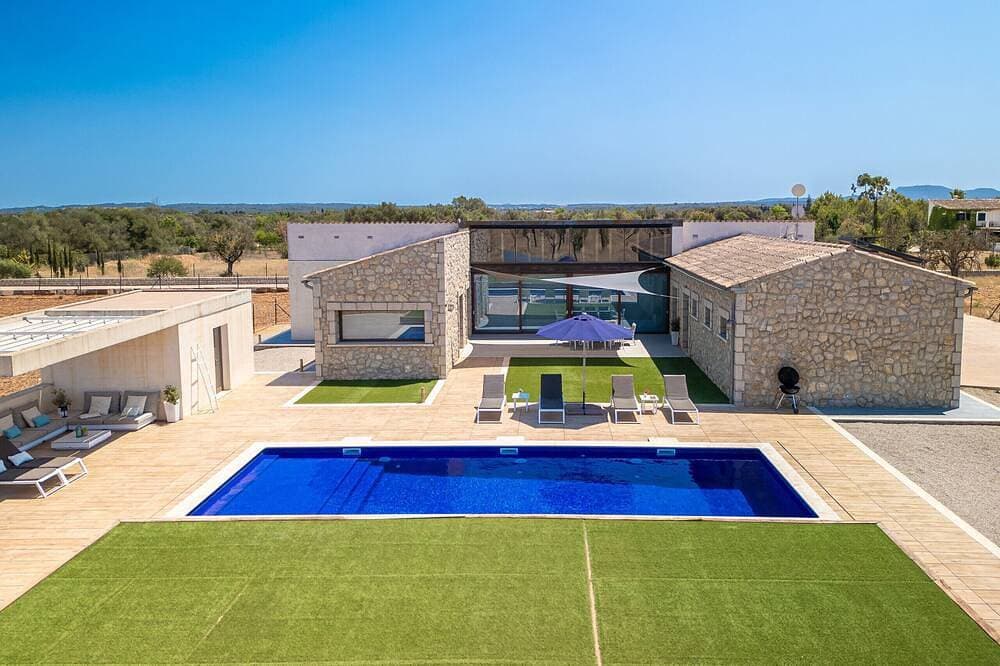 Avantgardistische 3-Schlafzimmer-Villa mit Pool, Garten und 20 Minuten vom Strand entfernt 1