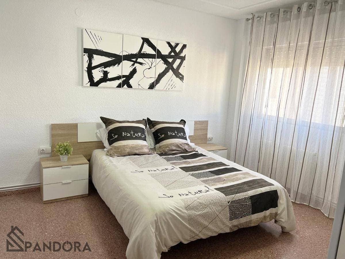 Foto 5 von 13: Three-Bedroom Apartment