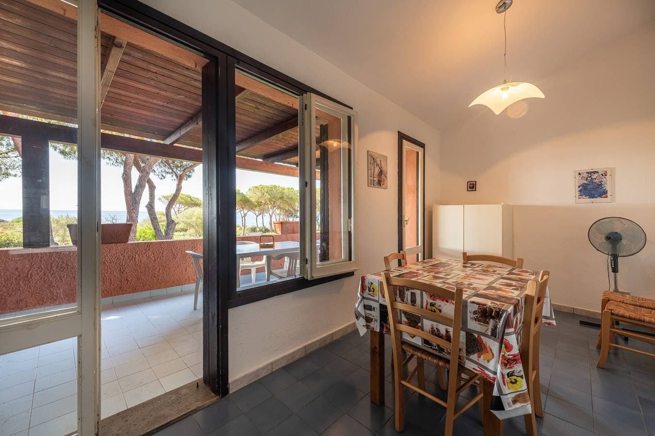 Foto 8 von 26: Gemütliche Ferienwohnung "Villetta Vista Mare" mit WLAN, Balkon und Terrasse
