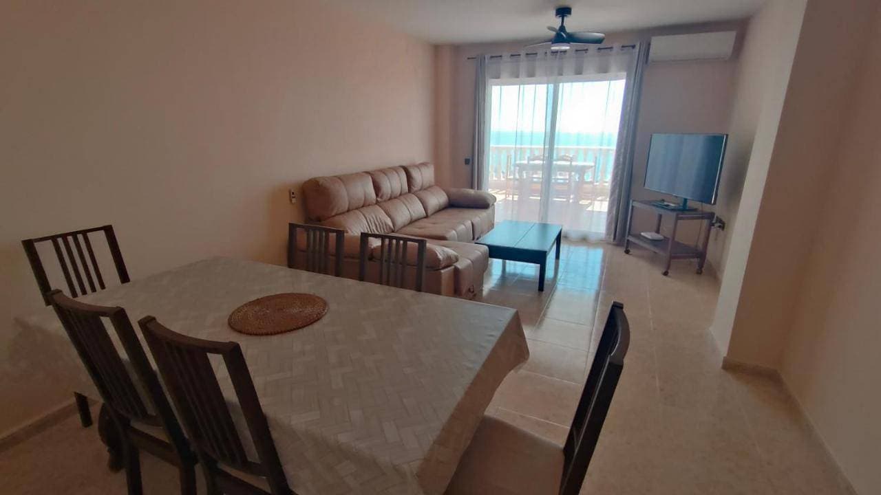 Foto 3 von 38: Three-Bedroom Apartment with Sea View
